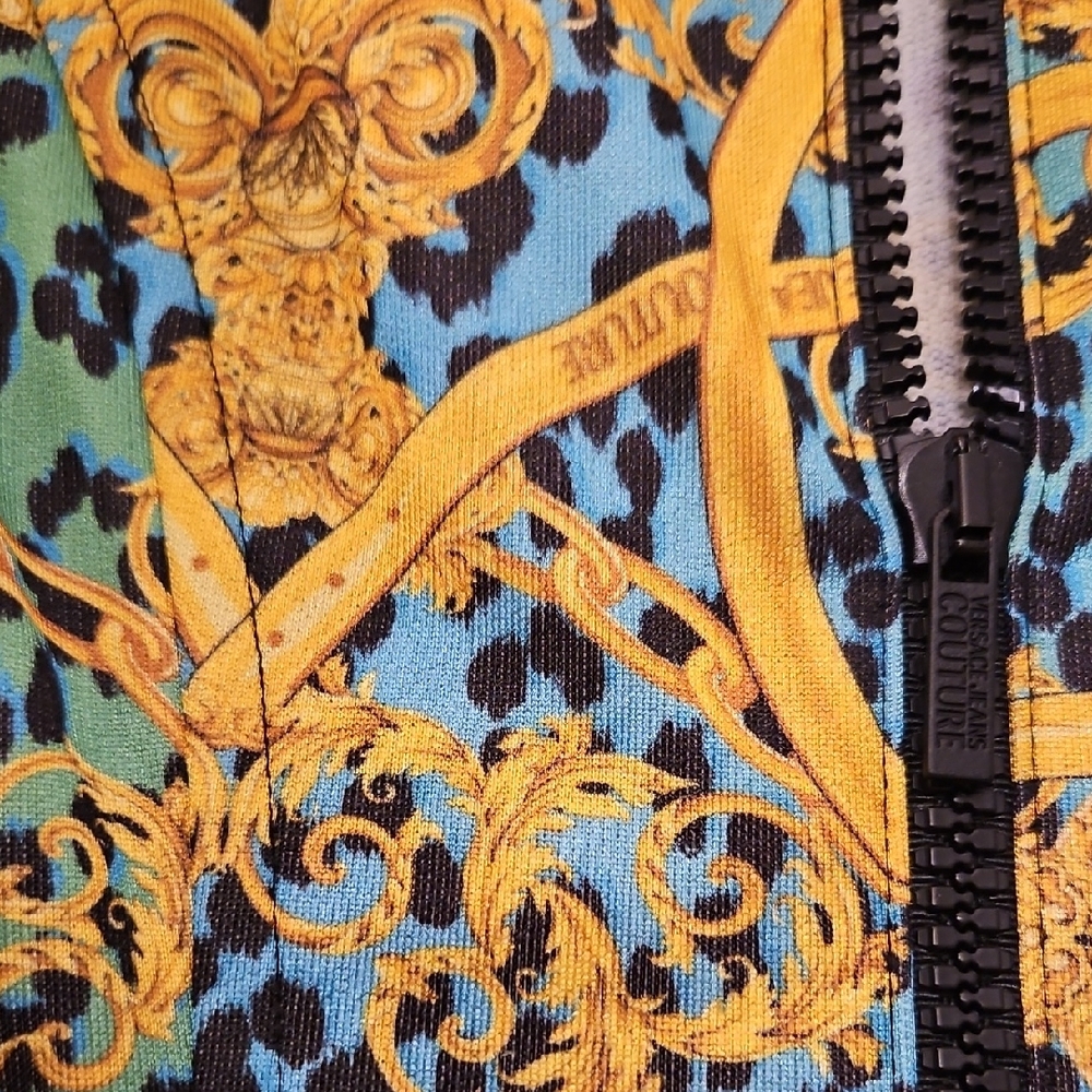 Elegant Long Sleeve Dress with Blue and Yellow Patterns - Picture 2 of 6